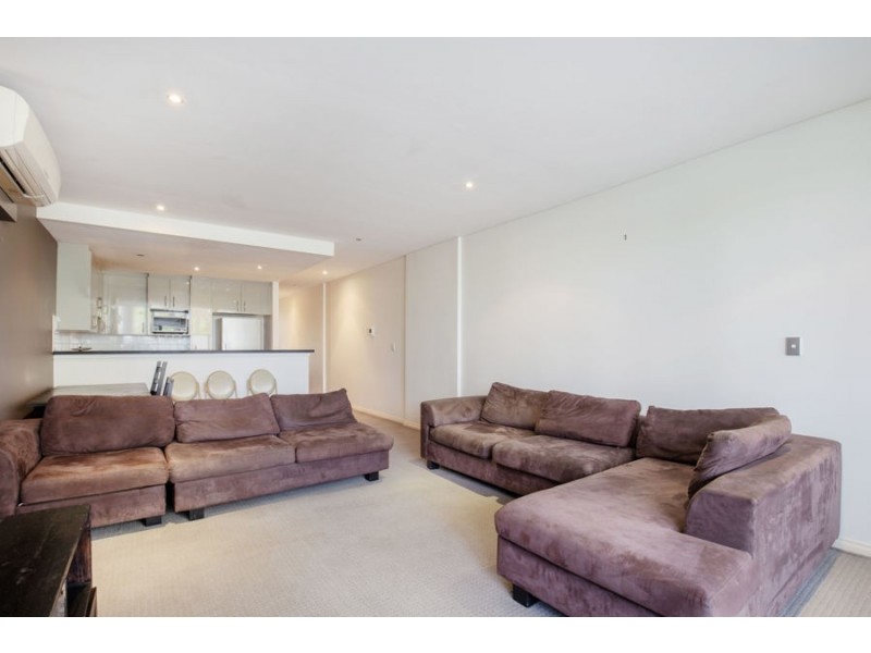 207/3 Como Crescent, Southport QLD 4215