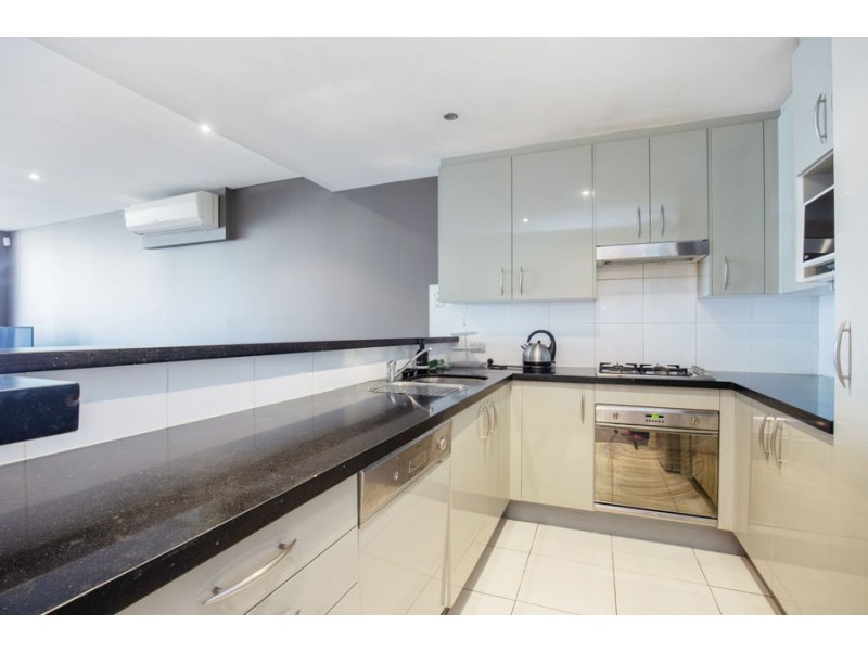 207/3 Como Crescent, Southport QLD 4215