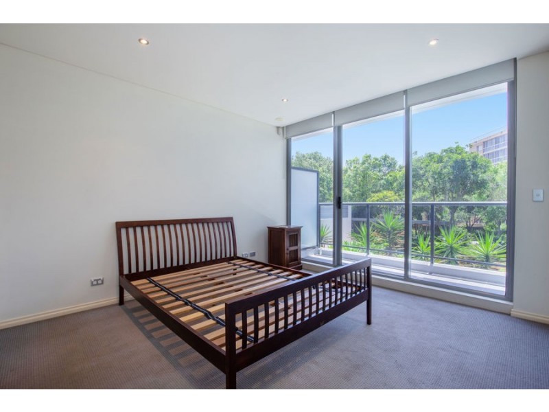 207/3 Como Crescent, Southport QLD 4215