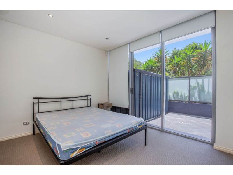 207/3 Como Crescent, Southport QLD 4215