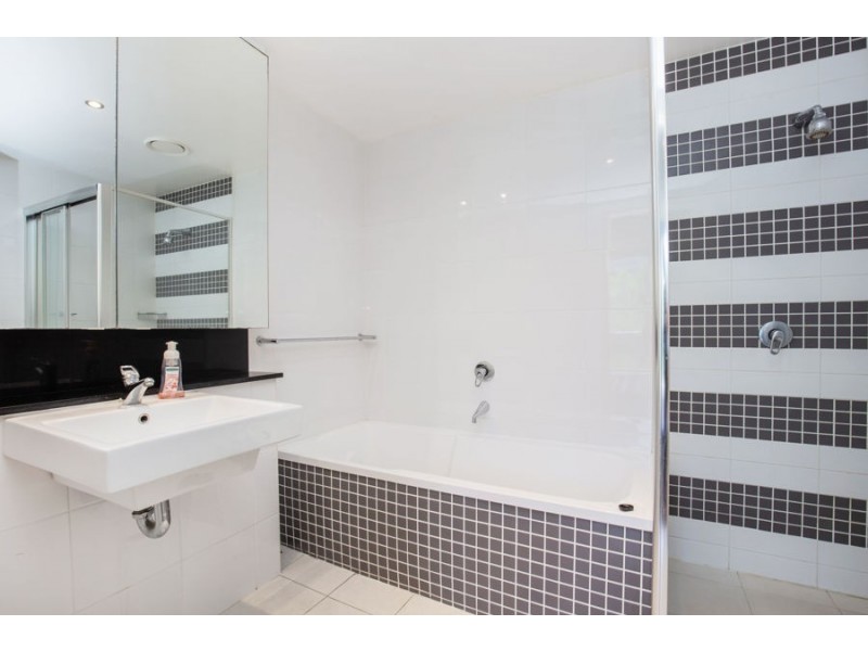 207/3 Como Crescent, Southport QLD 4215