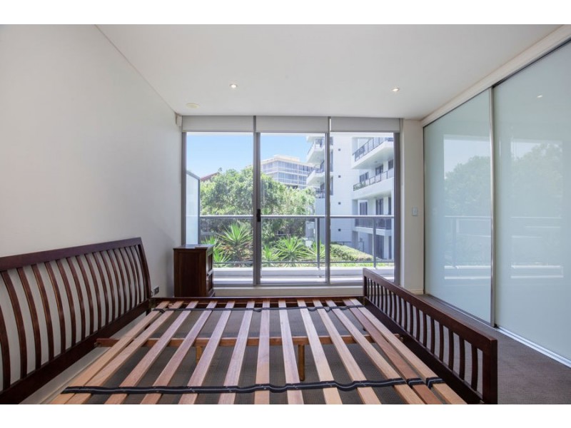 207/3 Como Crescent, Southport QLD 4215