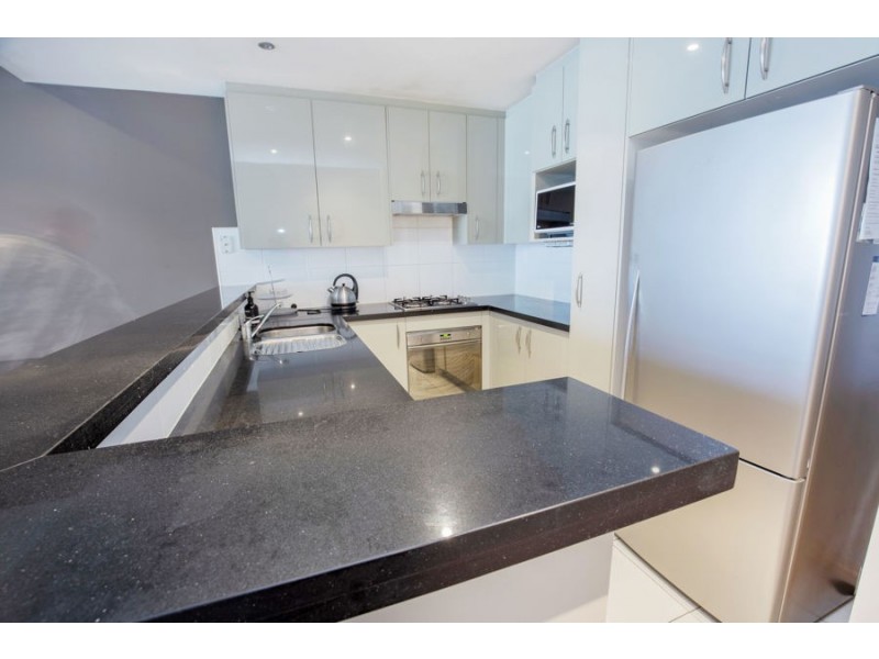 207/3 Como Crescent, Southport QLD 4215