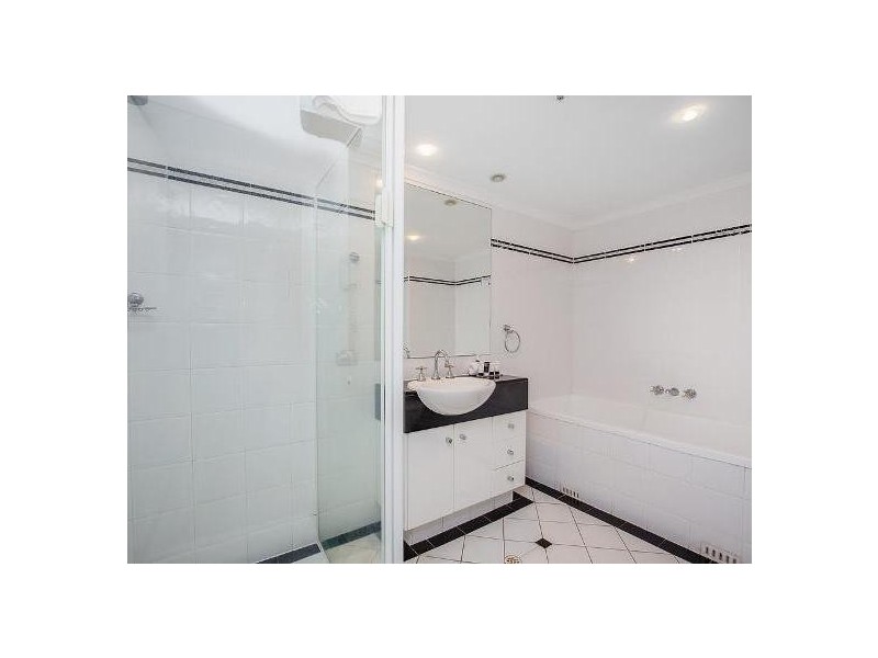 13/1 Hughes Avenue, Main Beach QLD 4217