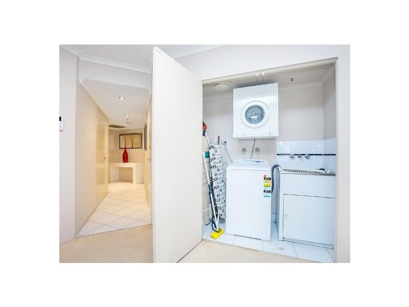 13/1 Hughes Avenue, Main Beach QLD 4217