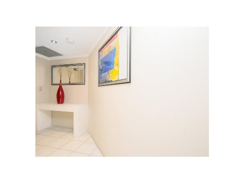 13/1 Hughes Avenue, Main Beach QLD 4217