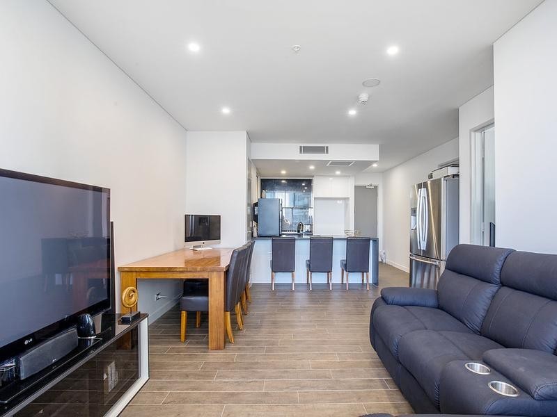 1402/2 Como Crescent, Southport QLD 4215