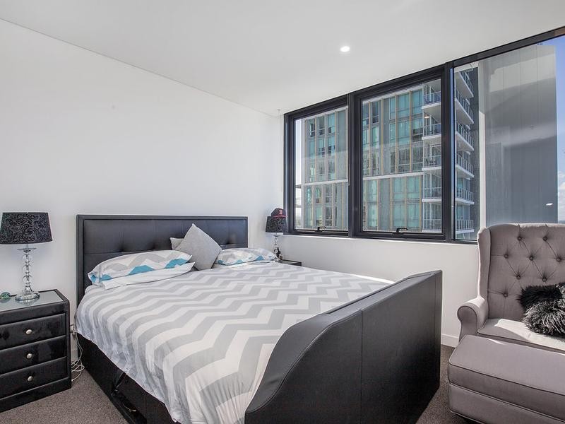 1402/2 Como Crescent, Southport QLD 4215