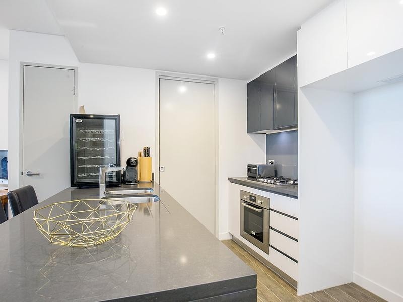 1402/2 Como Crescent, Southport QLD 4215