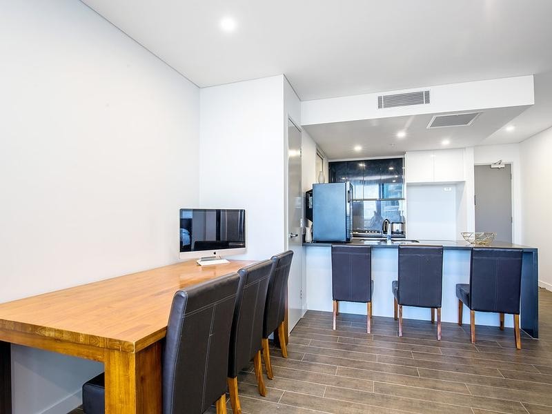 1402/2 Como Crescent, Southport QLD 4215