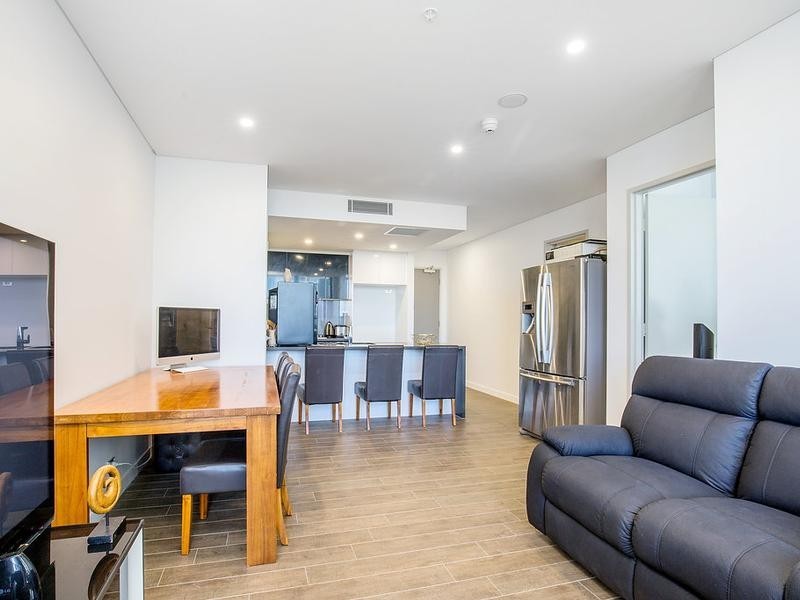 1402/2 Como Crescent, Southport QLD 4215