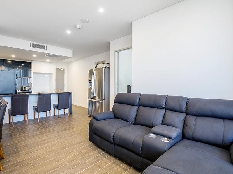1402/2 Como Crescent, Southport QLD 4215