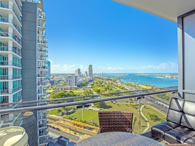 1402/2 Como Crescent, Southport QLD 4215