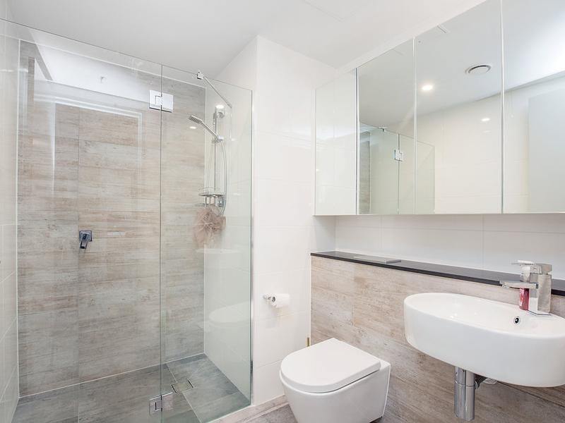 1402/2 Como Crescent, Southport QLD 4215