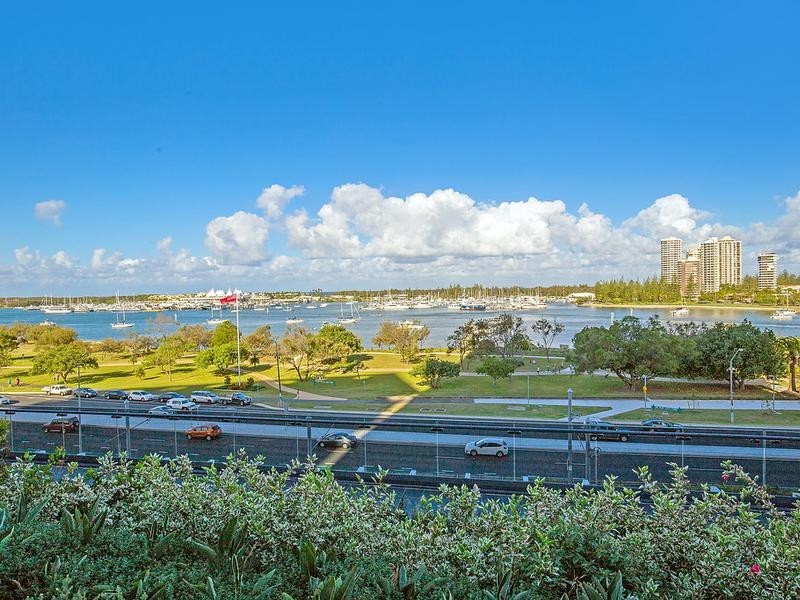 1402/2 Como Crescent, Southport QLD 4215