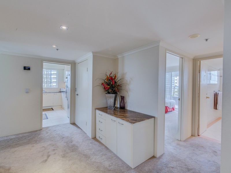 24/1 Hughes Avenue, Main Beach QLD 4217