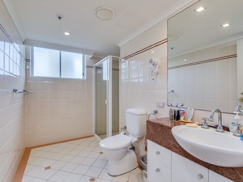 24/1 Hughes Avenue, Main Beach QLD 4217