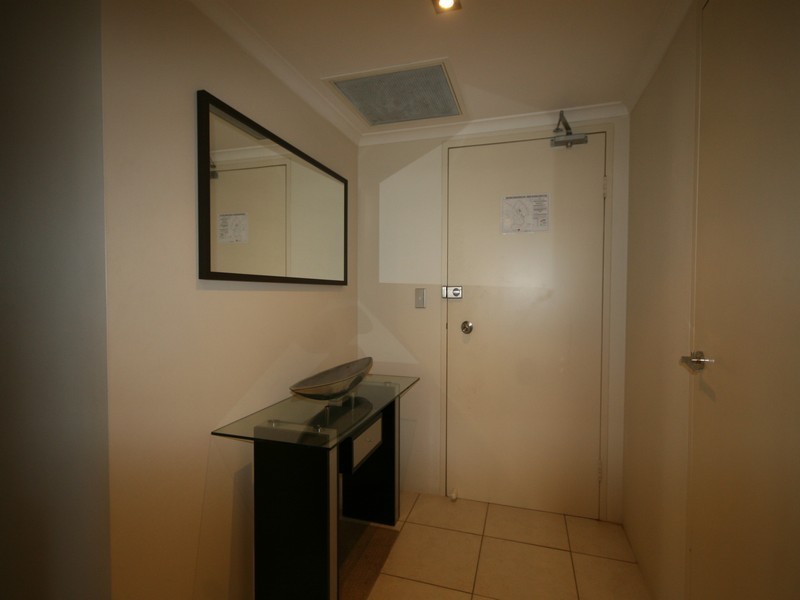 24/1 Hughes Avenue, Main Beach QLD 4217