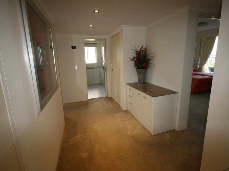 24/1 Hughes Avenue, Main Beach QLD 4217