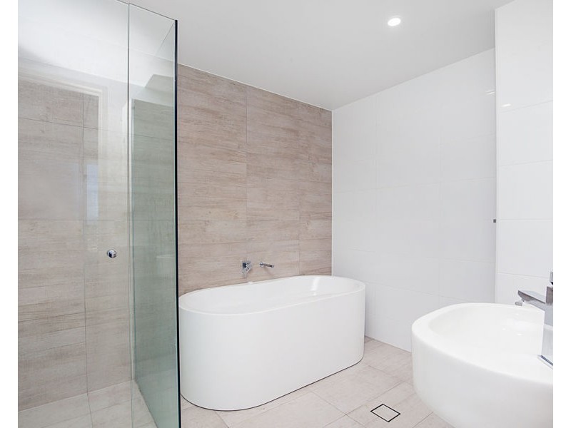 1906/2 Como Crescent, Southport QLD 4215