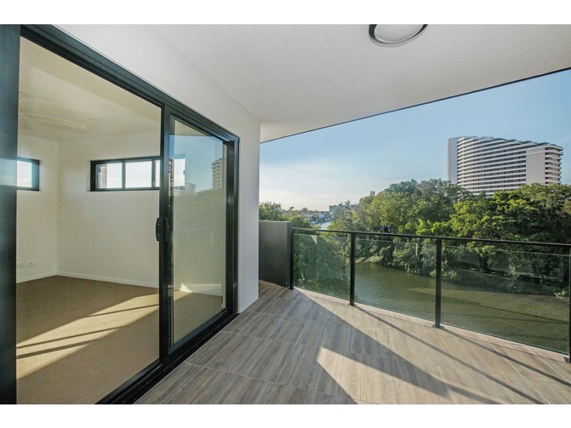 9 Hooker Boulevard, Broadbeach QLD 4218