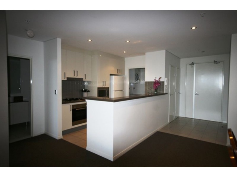 4 Como Crescent, Southport QLD 4215
