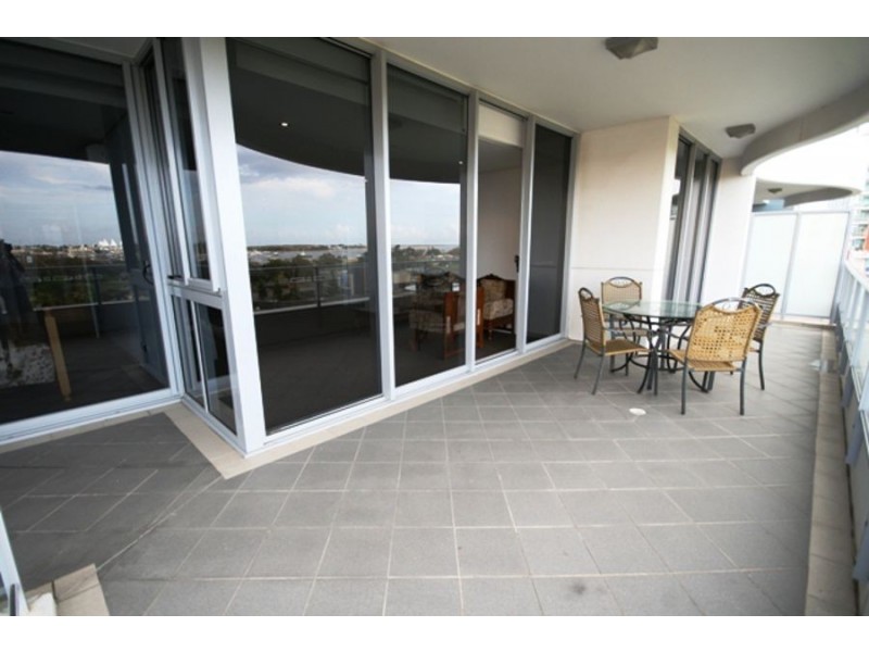 4 Como Crescent, Southport QLD 4215