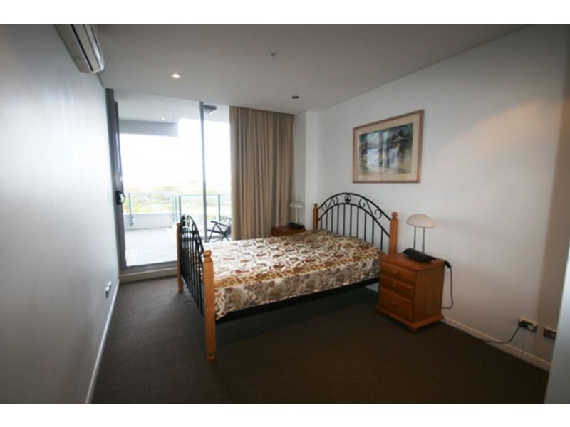 4 Como Crescent, Southport QLD 4215
