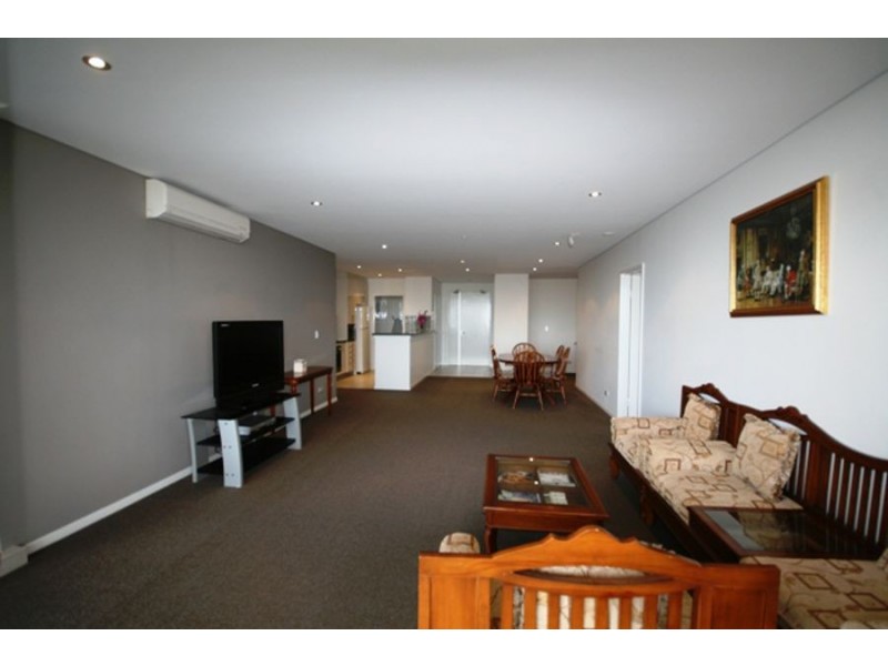 4 Como Crescent, Southport QLD 4215
