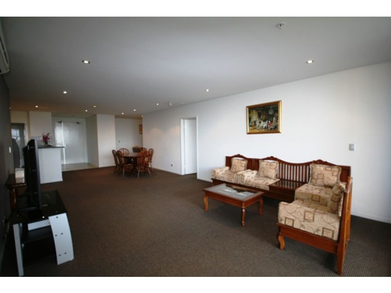 4 Como Crescent, Southport QLD 4215
