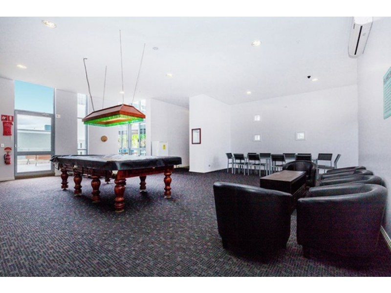 4 Como Crescent, Southport QLD 4215