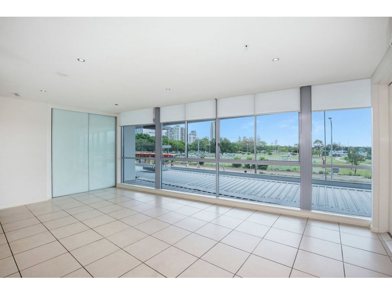 1 Como Crescent, Southport QLD 4215