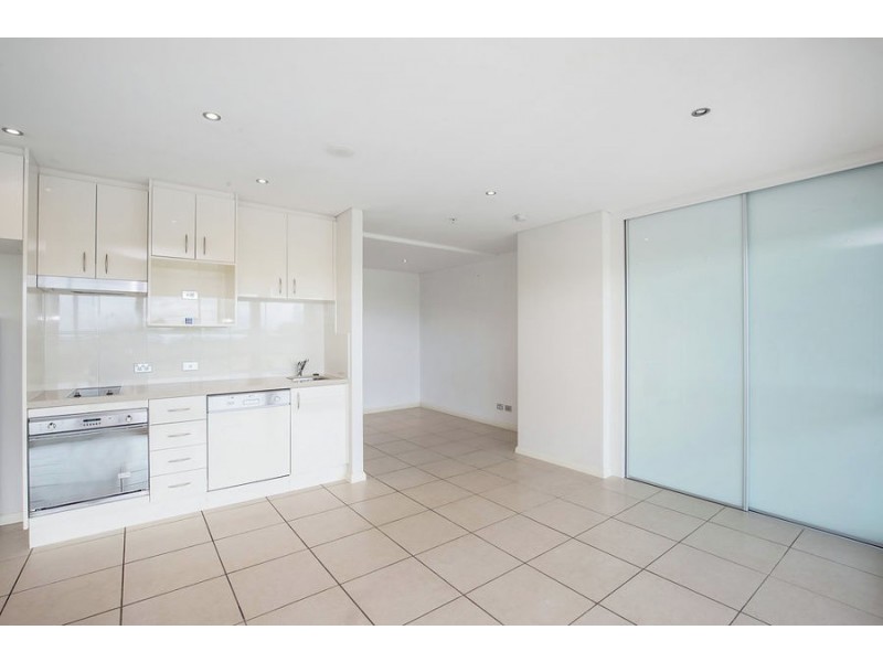 1 Como Crescent, Southport QLD 4215