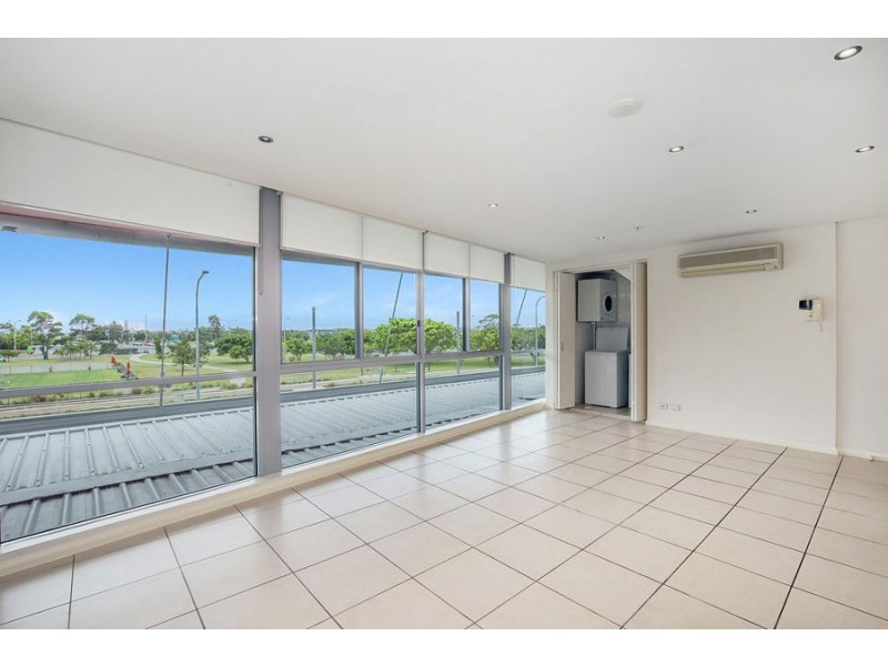 1 Como Crescent, Southport QLD 4215