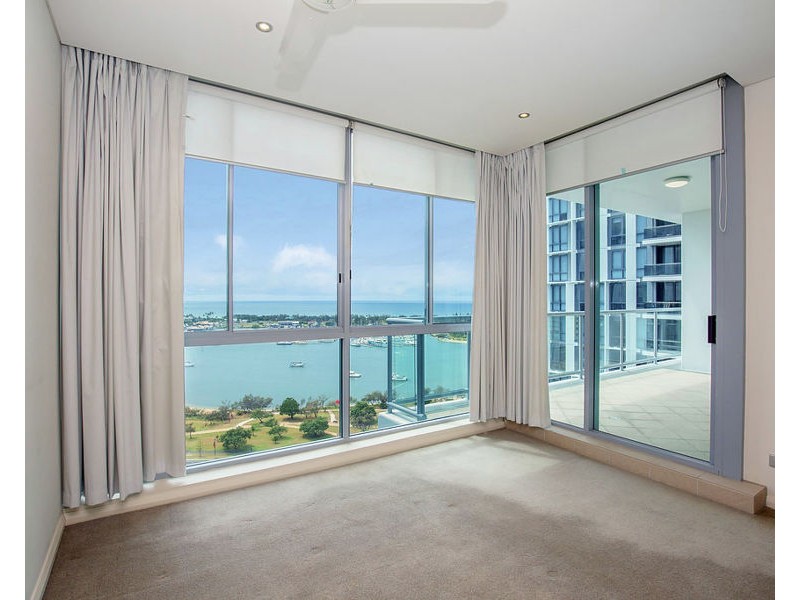 1 Como Crescent, Southport QLD 4215
