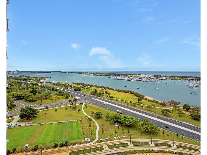 1 Como Crescent, Southport QLD 4215
