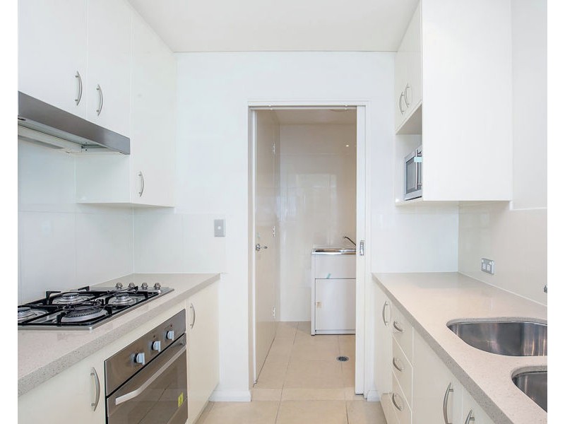 1 Como Crescent, Southport QLD 4215