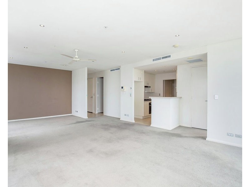 1 Como Crescent, Southport QLD 4215