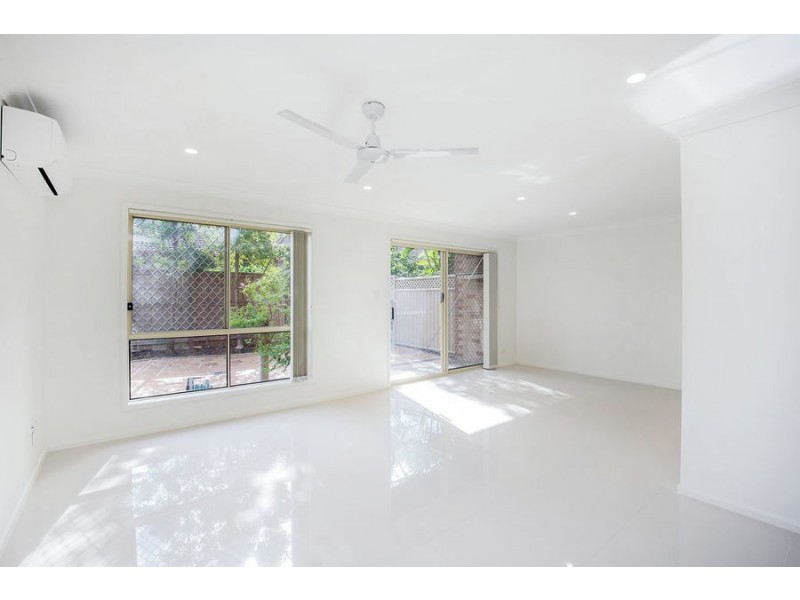 D/2 Brown Street, Labrador QLD 4215