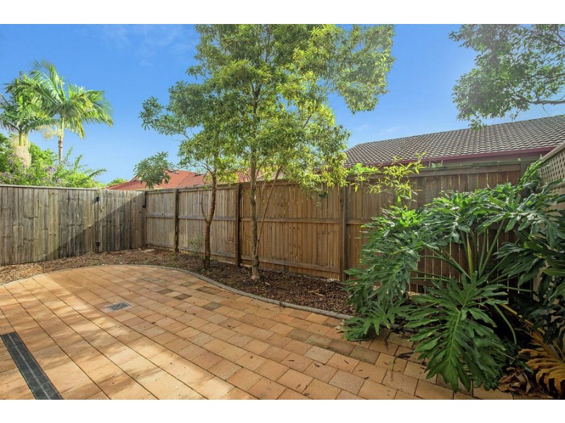 D/2 Brown Street, Labrador QLD 4215