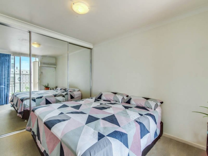 16/130 Marine Parade, Southport QLD 4215