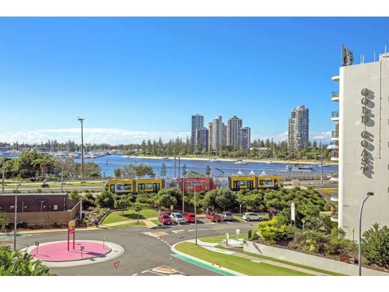 L/4 Como Crescent, Southport QLD 4215