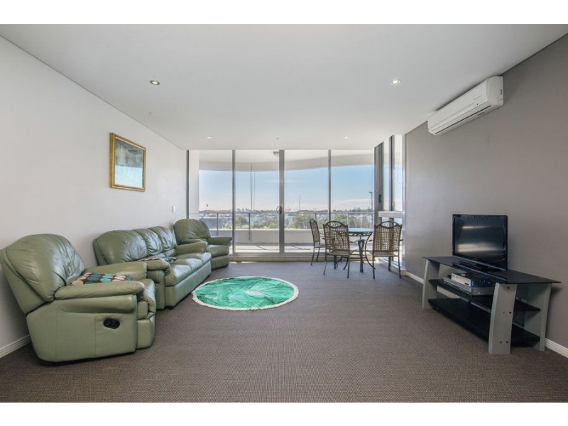 L/4 Como Crescent, Southport QLD 4215