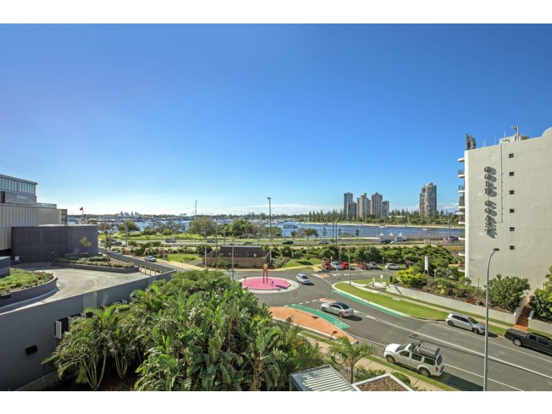 L/4 Como Crescent, Southport QLD 4215