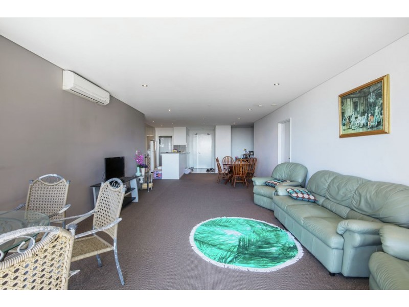 L/4 Como Crescent, Southport QLD 4215