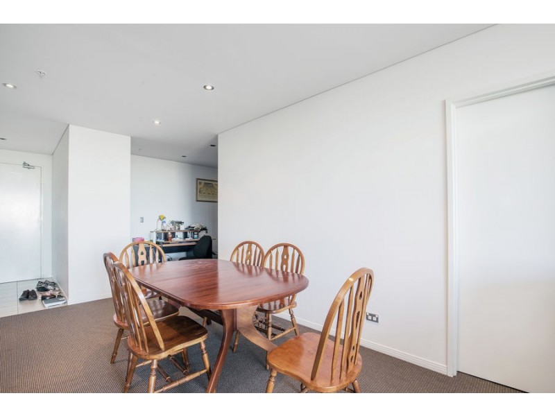 L/4 Como Crescent, Southport QLD 4215