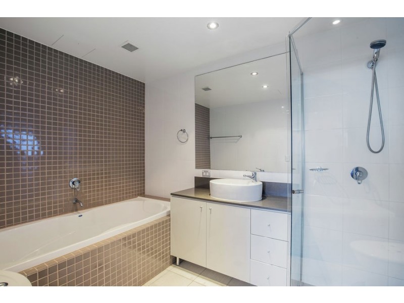 1005/4 Como Crescent, Southport QLD 4215