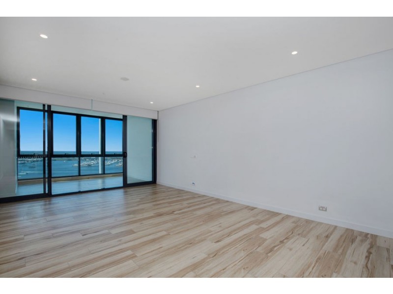 1106/2 Como Crescent, Southport QLD 4215