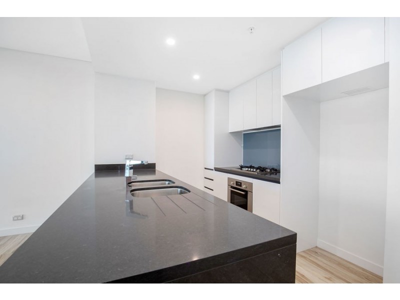 1106/2 Como Crescent, Southport QLD 4215