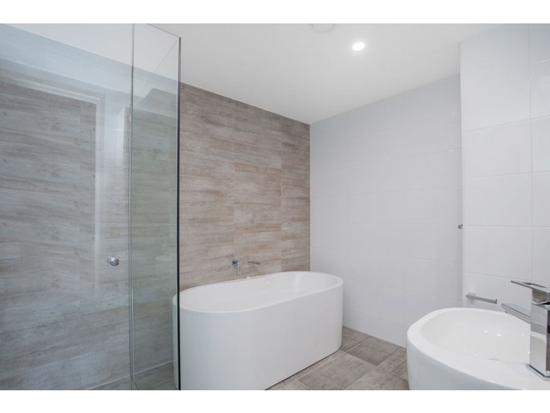 1106/2 Como Crescent, Southport QLD 4215